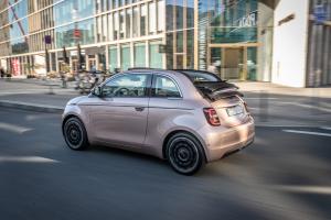 Fiat 500 Cabrio 2020 года 